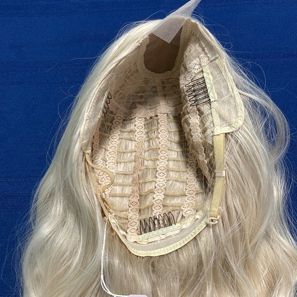 Lace front Blonde synthetic wig 28” - Picture 6 of 10